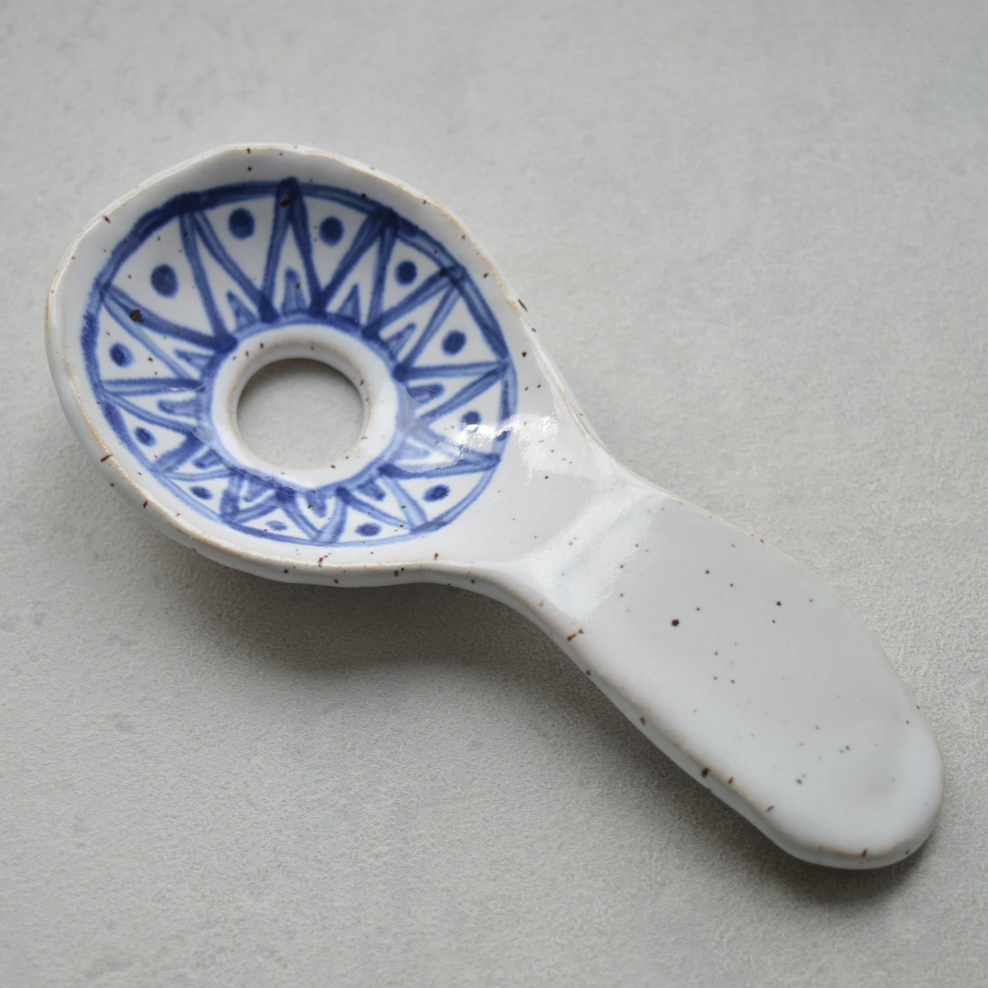 ceramic scoop with hole