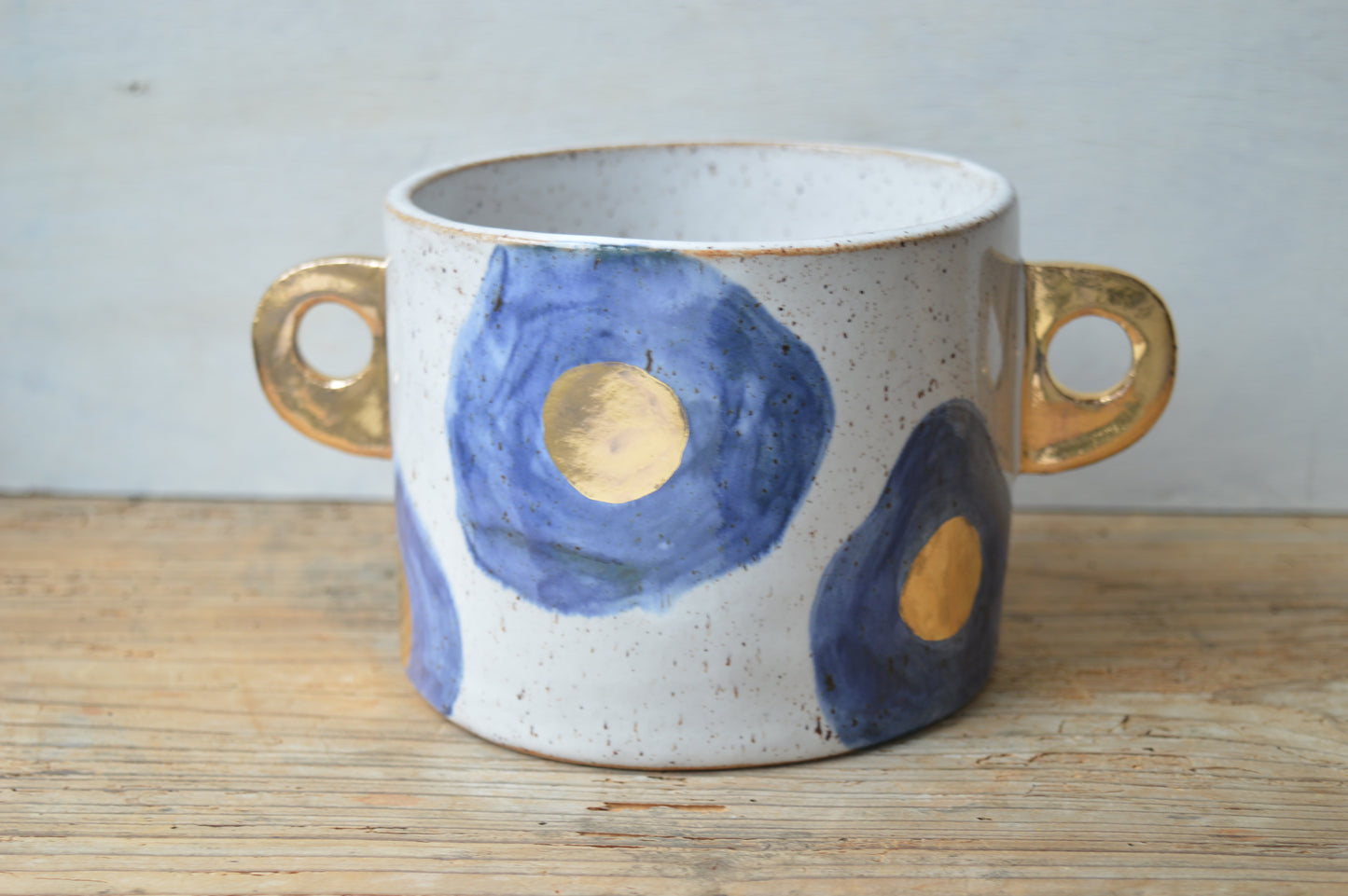 Floral planter with handles
