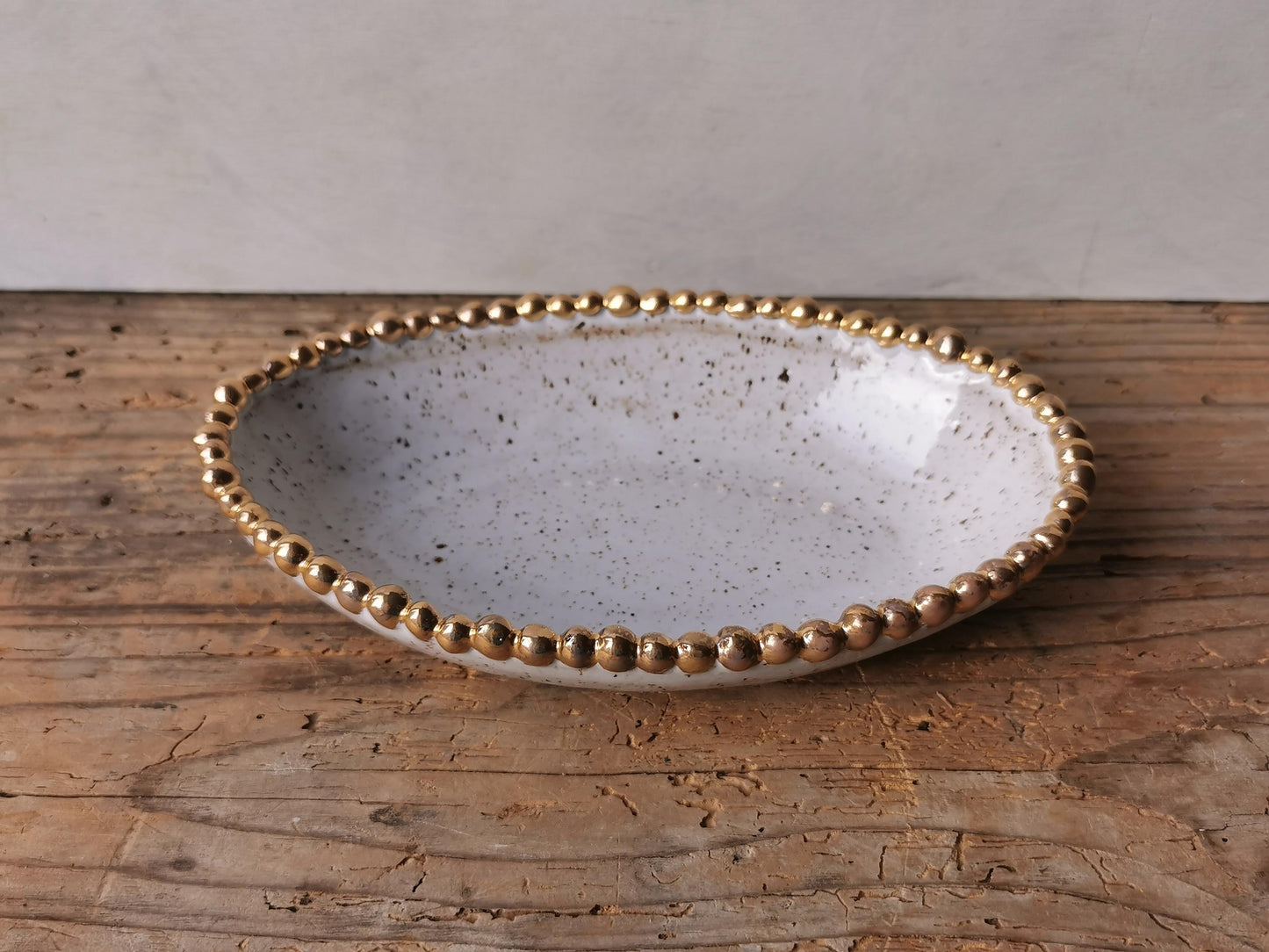 Small serving platter with gold pearls