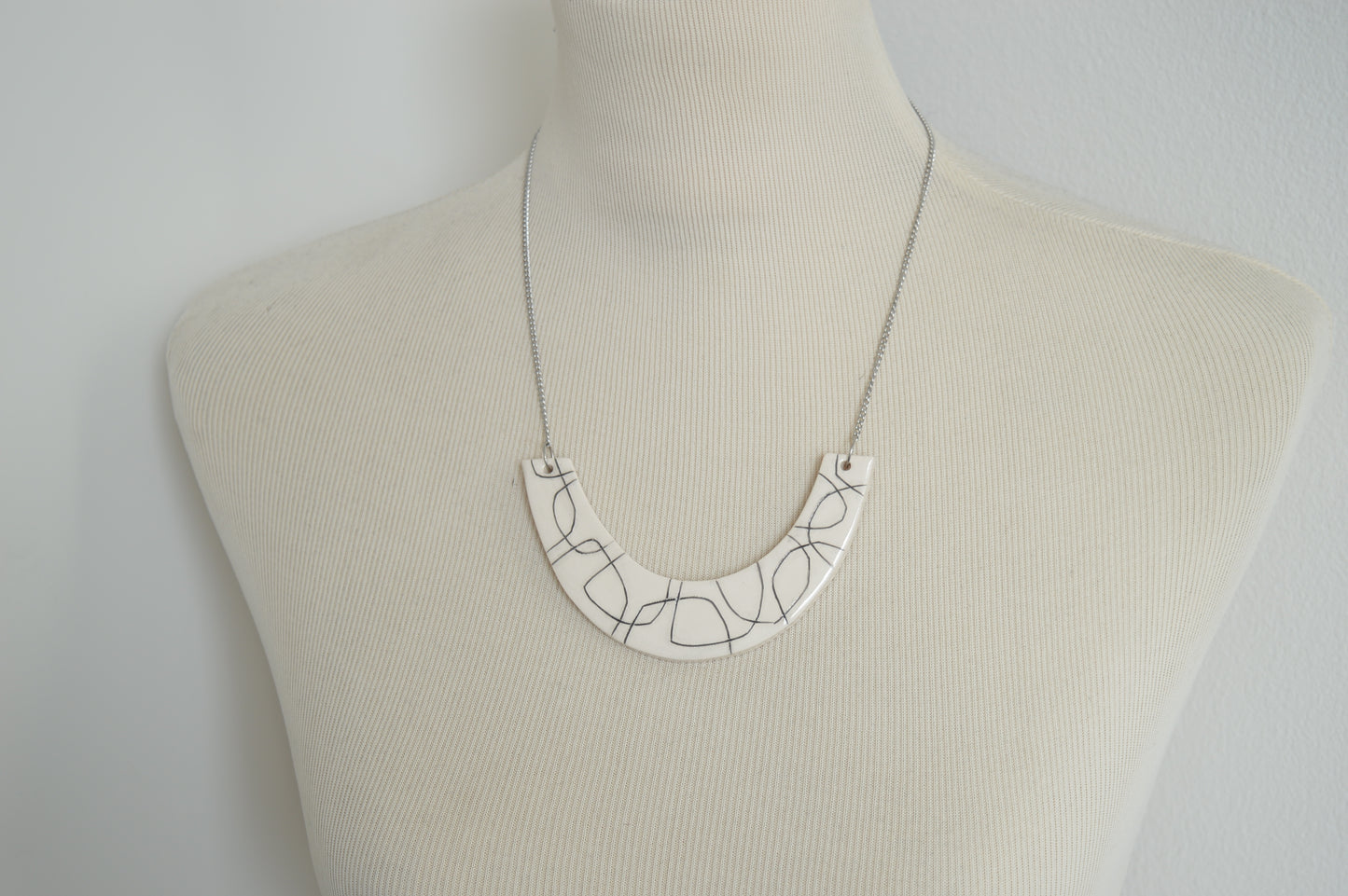 Monochrome statement necklace II