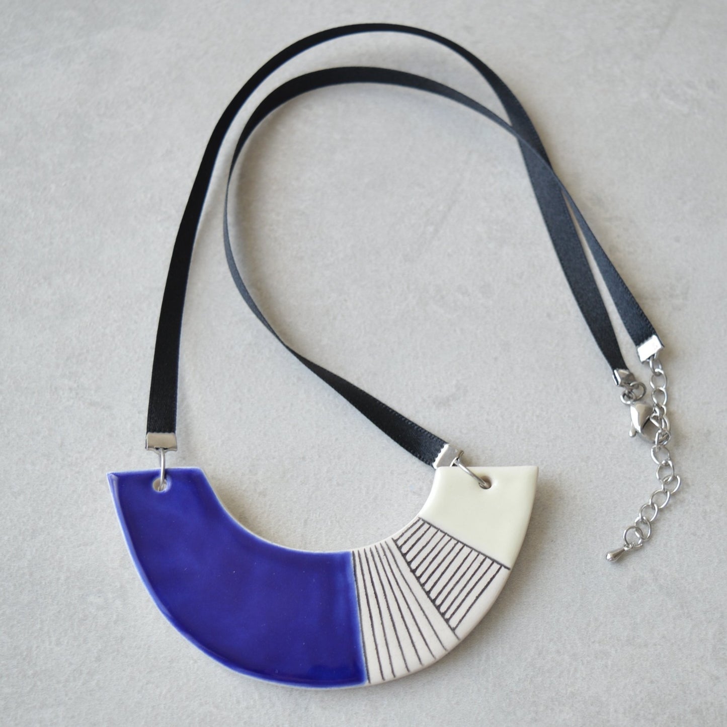 Original statement necklace - royal blue